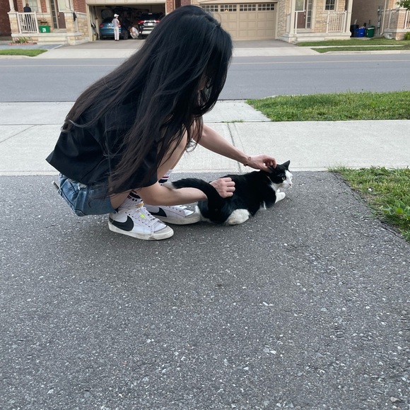 Abbie shops too much - Picture 4 of 14